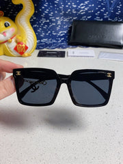 SQUARE SUNGLASSES 641812 IN BLACK ACETATE GOLD CHAIN