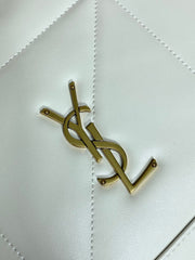 DRAWSTRING CHAIN STRAP SHOULDER BAG 39 IN WHITE QUILTED CALFSKIN