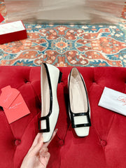 TROMPETTE BALLERINAS IN WHITE SHINY CALFSKIN BLACK SQUARE BUCKLE