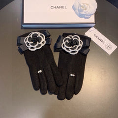 GLOVES IN BLACK WOOL WITH FLOWER 456325