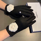 GLOVES IN BLACK WOOL WITH LARGE WHITE FLOWER 464993