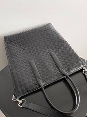 BOTTEGA VENETA 25S ANDIAMO LARGE INTRECCIATO 39 IN BLACK CALFSKIN