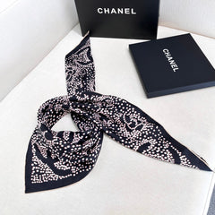 CHANEL 25S SCARF 90 IN SILK 724785