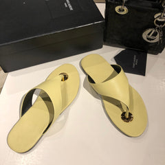 FLAT THONG IN LIGHT YELLOW CALFSKIN