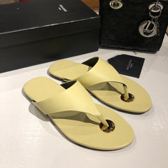 FLAT THONG IN LIGHT YELLOW CALFSKIN