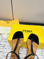 FENDI HIGH-HEELED 10 CM IN BLACK GLOSSY LAMBSKIN WITH GOLD HARDWARE