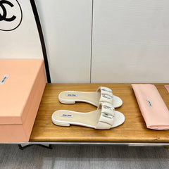 FLAT SLIDE IN WHITE CALFSKIN