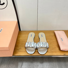 FLAT SLIDE IN SILVER CALFSKIN