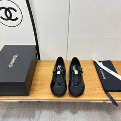 CHANEL 25S FLATS WITH FABRIC TOE IN BLACK GLOSSY CALFSKIN