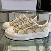 WALK'N PLATFORM SNEAKER IN BEIGE-GOLD TONE EMBROIDERED FABRIC