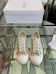 WALK'N PLATFORM SNEAKER IN BEIGE-GOLD TONE EMBROIDERED FABRIC