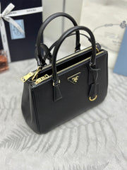 PRADA 25S GALLERIA LARGE BAG 28 IN BLACK CALFSKIN GOLD HARDWARE