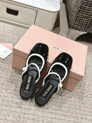 FLAT MULE IN BLACK AND WHITE PATENT CALFSKIN