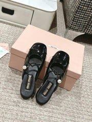 FLAT MULE IN BLACK PATENT CALFSKIN