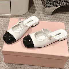 FLAT MULE IN WHITE MIX BLACK PATENT CALFSKIN