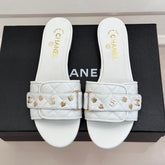 CC SLIDE SANDALS IN WHITE CALFSKIN GOLD CHARM