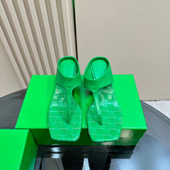 MARELLA THONG IN SHAMROCK GREEN LEATHER WITH SIGNATURE INTRECCIATO INSOLE 55 MM