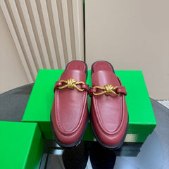 ASTAIRE MULE IN BERRY RED CALFSKIN WITH GOLD HARDWARE