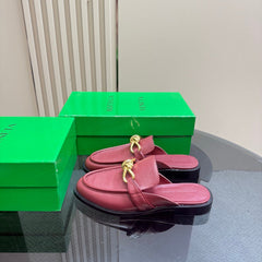 ASTAIRE MULE IN BERRY RED CALFSKIN WITH GOLD HARDWARE