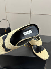 ALAIA WEDGE THONG SANDALS 25S IN LIGHT BEIGE RAFFIA