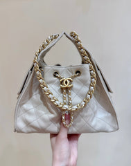 CC 25 HANDBAG IN CREAM 30 GRAINED CALFSKIN GOLD HARDWARE
