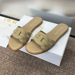 D-CLUB SLIDE SANDAL 25S IN GOLDEN BEIGE CALFSKIN
