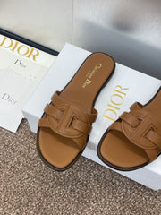 D-CLUB SLIDE SANDAL 25S IN BROWN CALFSKIN