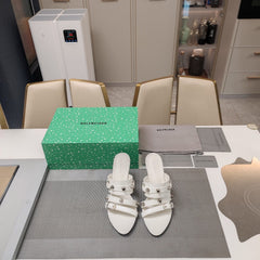 STRAPPY HIGH-HEELED SANDALS IN WHITE STUDDED WAX-OIL SHEEPSKIN