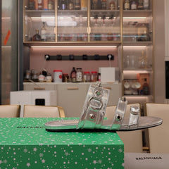 STRAPPY FLAT SANDALS IN SILVER STUDDED WAX-OIL SHEEPSKIN