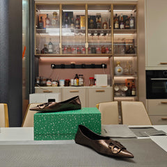 POINTED BALLET FLATS IN CHOCOLATE SHINY CRACKED SHEEPSKIN