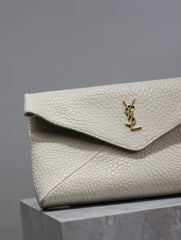 ENVELOPE CLUTCH 29 IN WHITE LAMBSKIN COPPER LOGO