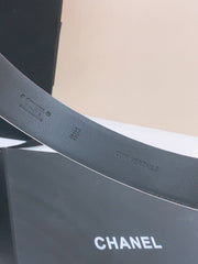 BELT 30MM IN BLACK AND WHITE CALFSKIN WITH INTERWOVEN GOLD CHAIN BUCKLE