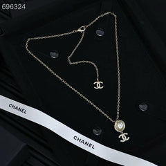 PENDANT NECKLACE IN GOLD TWISTED RIBBED DOUBLE C