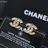 STUD EARRINGS IN GOLD METAL PEARLY WHITE AND CRYSTAL