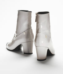 SHORT BOOTS LIGHT GRAY BLACK PATENT CALFSKIN
