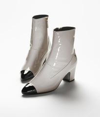 SHORT BOOTS LIGHT GRAY BLACK PATENT CALFSKIN