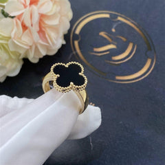 CLOVER ONYX RING