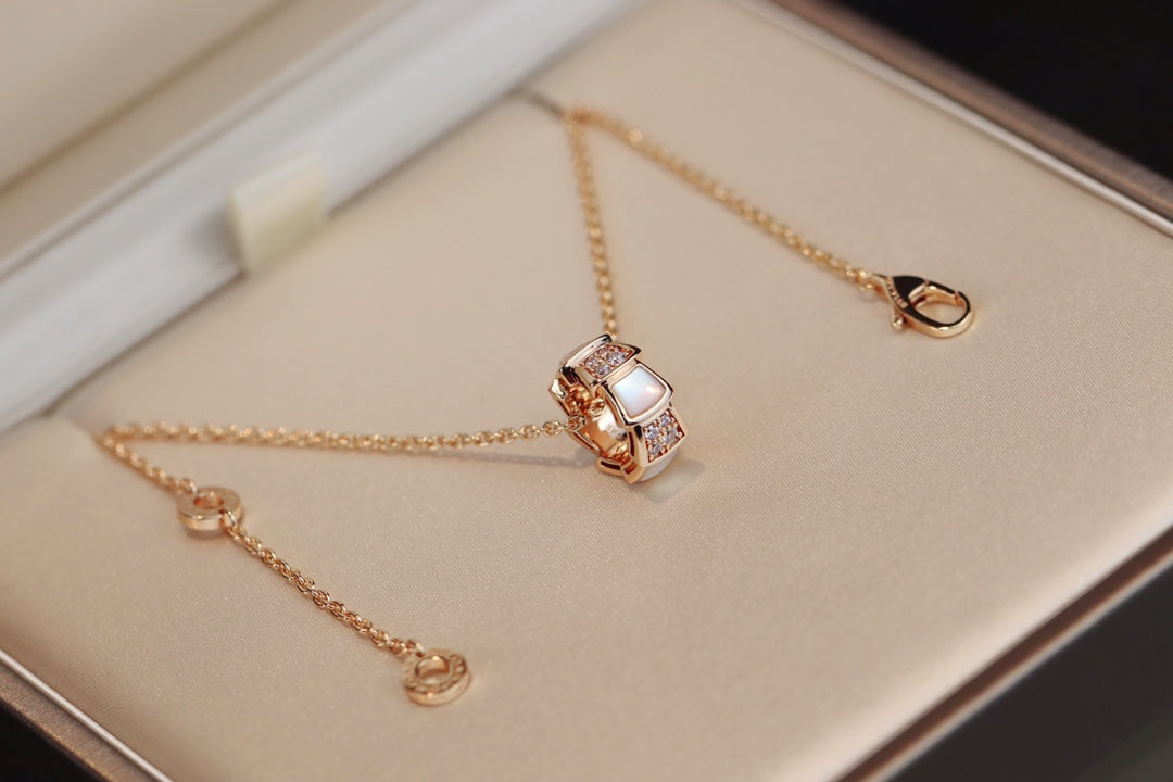 SERPENTI PEDANT DIAMOND NECKLACE