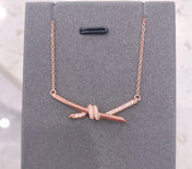 KNOT NECKLACE DIAMONDS