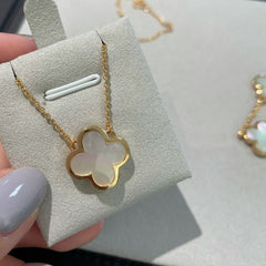 PURE CLOVER PENDANT NECKLACE