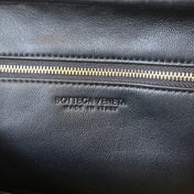 BV GETAWAY SMALL 23CM BLACK LAMBSKIN