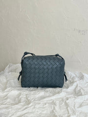 BV LOOP SMALL 23CM GREY CALFSKIN