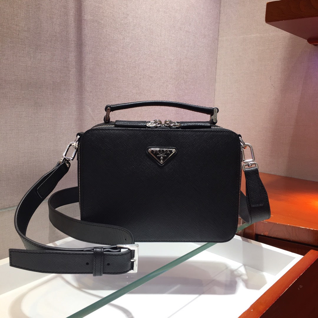 MEDIUM BRIQUE BAG 22 IN BLACK SAFFIANO LEATHER