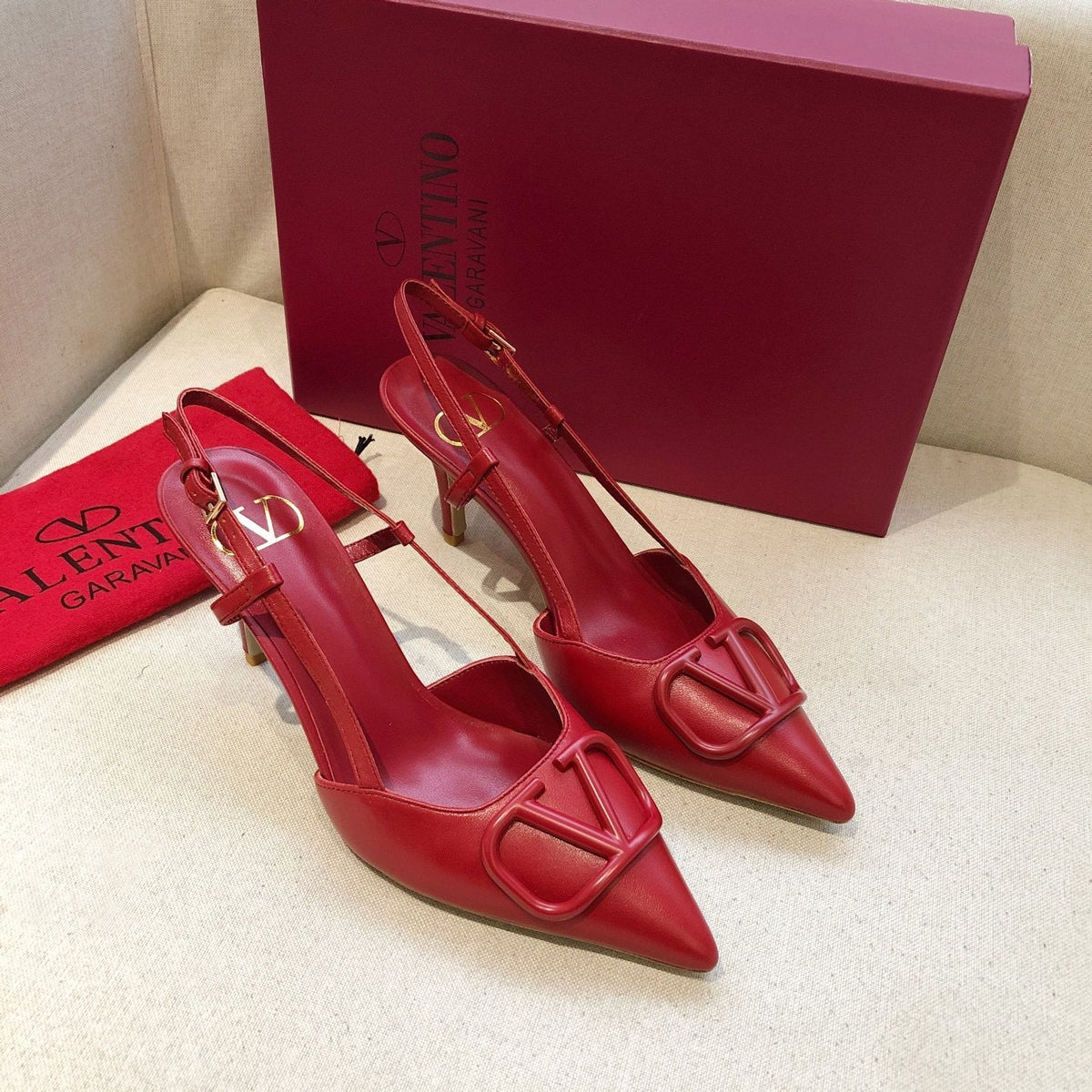 VLOGO SIGNATURE CHERRY RED CALFSKIN HIGH SLINGBACK PUMP 7 CM