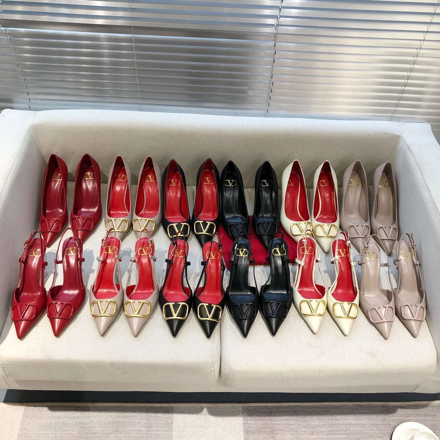 VLOGO SIGNATURE WHITE CREAM CALFSKIN HIGH SLINGBACK PUMP 4 CM