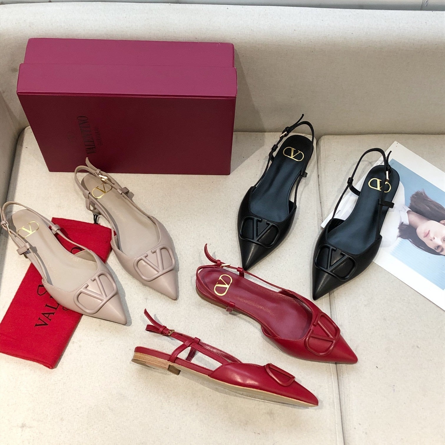 VLOGO SIGNATURE LIGHT PINK CALFSKIN FLAT SLINGBACK PUMP