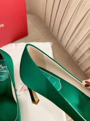 TROMPETTE PUMPS IN GREEN SILK CRYSTAL BUCKLE