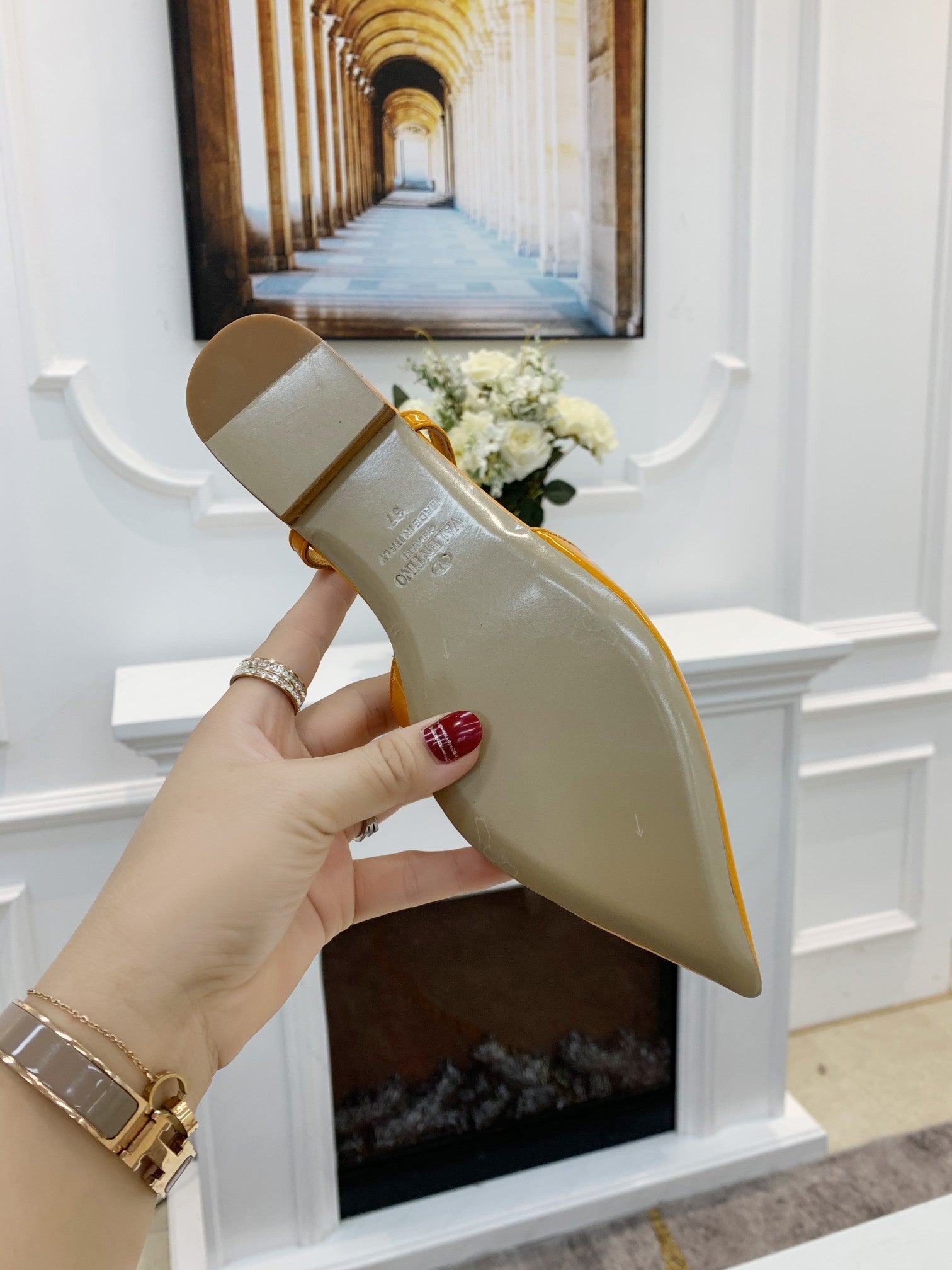 VLOGO SIGNATURE MUSTARD YELLOW PATENT LEATHER SLINGBACK PUMP