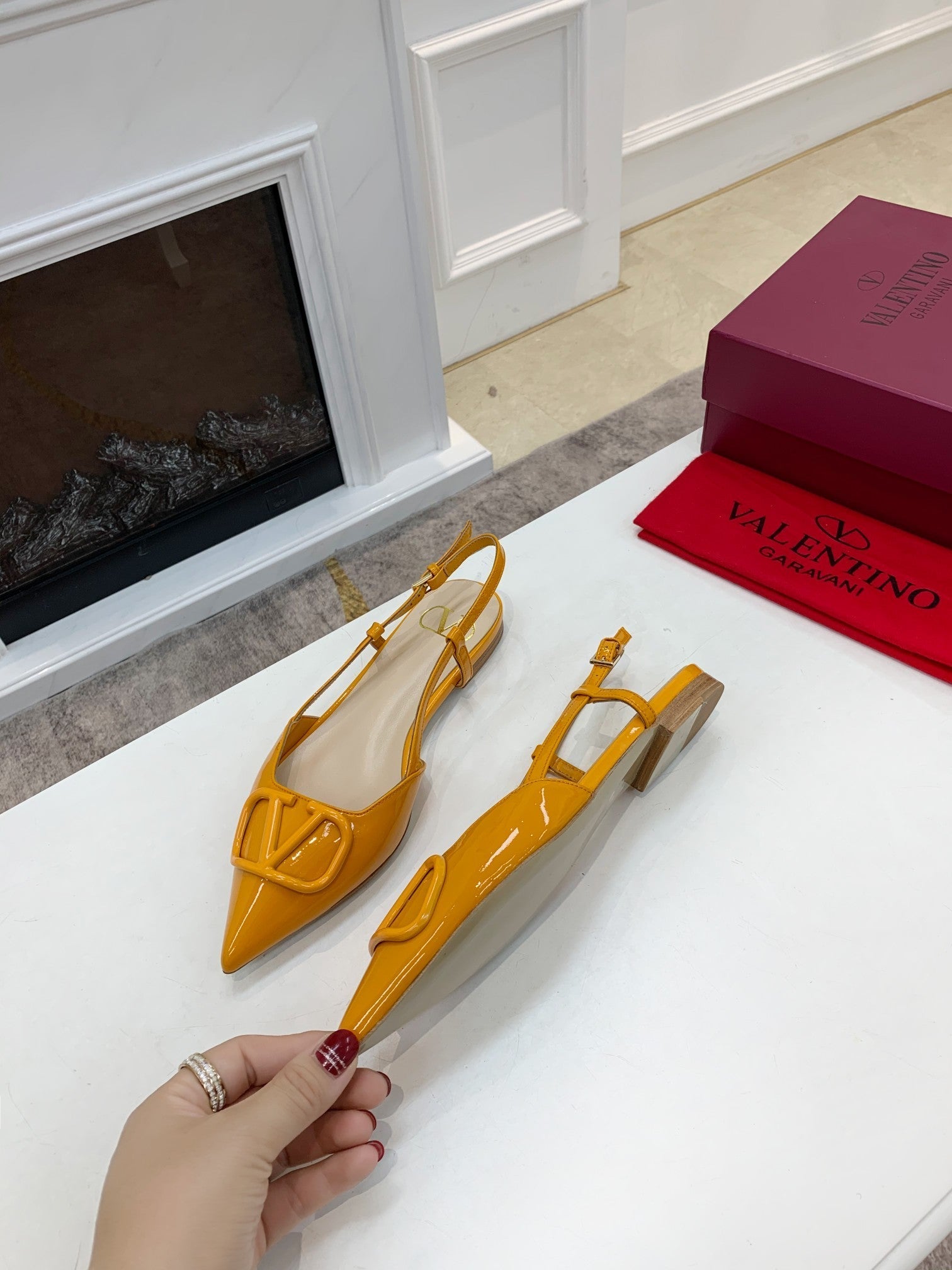 VLOGO SIGNATURE MUSTARD YELLOW PATENT LEATHER SLINGBACK PUMP
