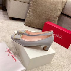 BELLE VIVIER PUMPS IN LIGHT GREY GLOSSY CALFSKIN GOLD BUCKLE